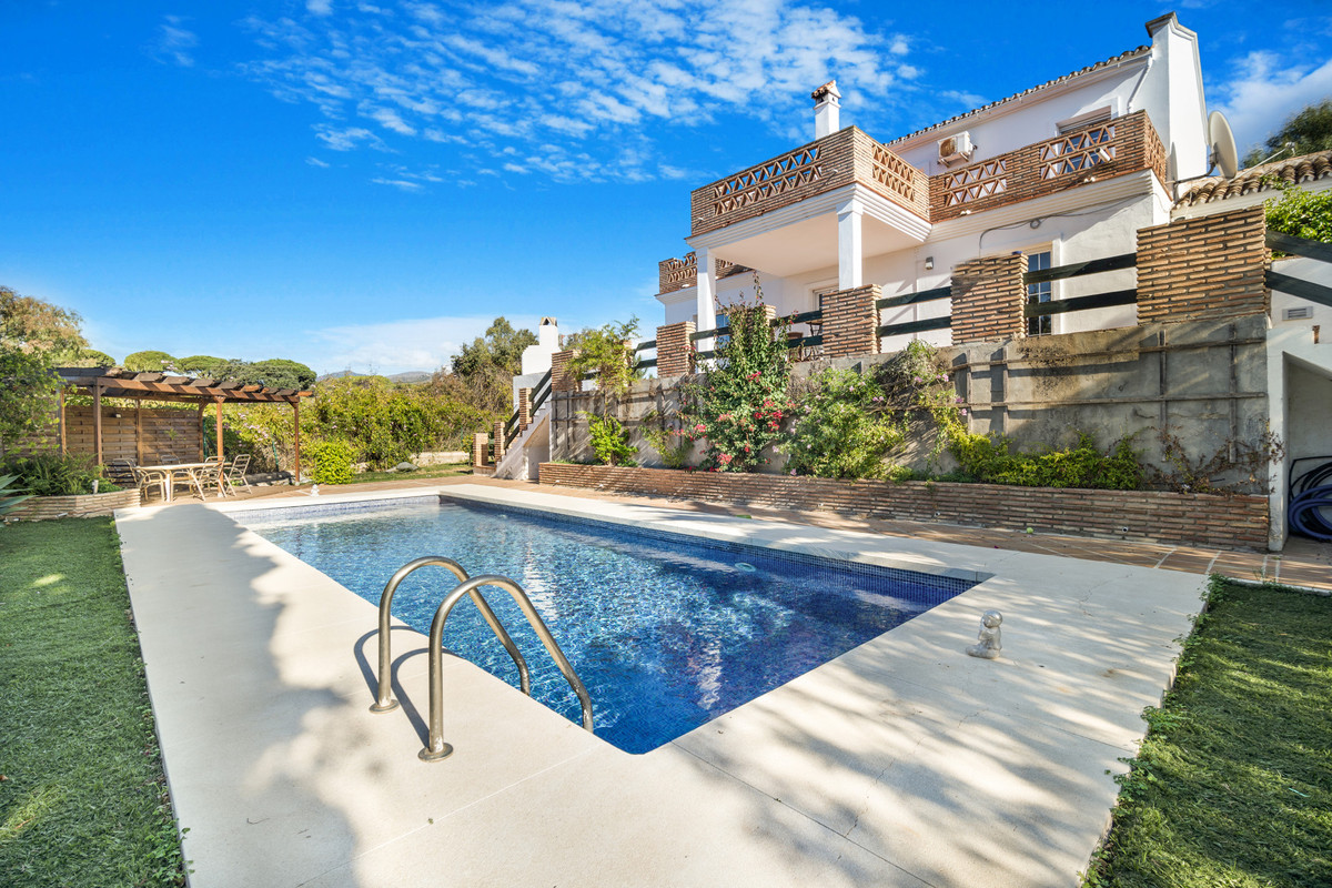 4 bedroom Villas for sale in Elviria – R5141941