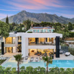Villas de 5 dormitorios en venta en Milla de Oro – R4776136