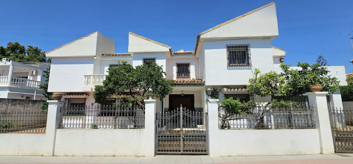 5 bedroom Villas for sale in Marbella – R5130559