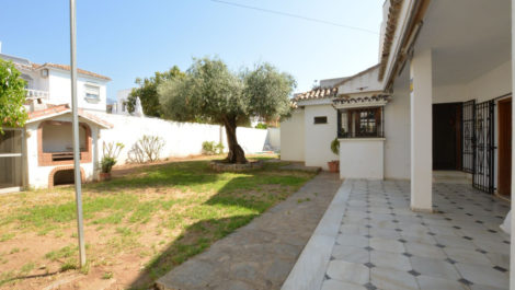 5 bedroom Villas for sale in Marbella – R5130559