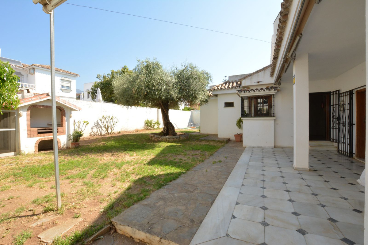 5 bedroom Villas for sale in Marbella – R5130559