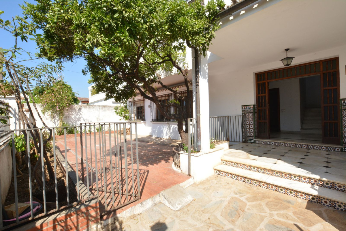 5 bedroom Villas for sale in Marbella – R5130559