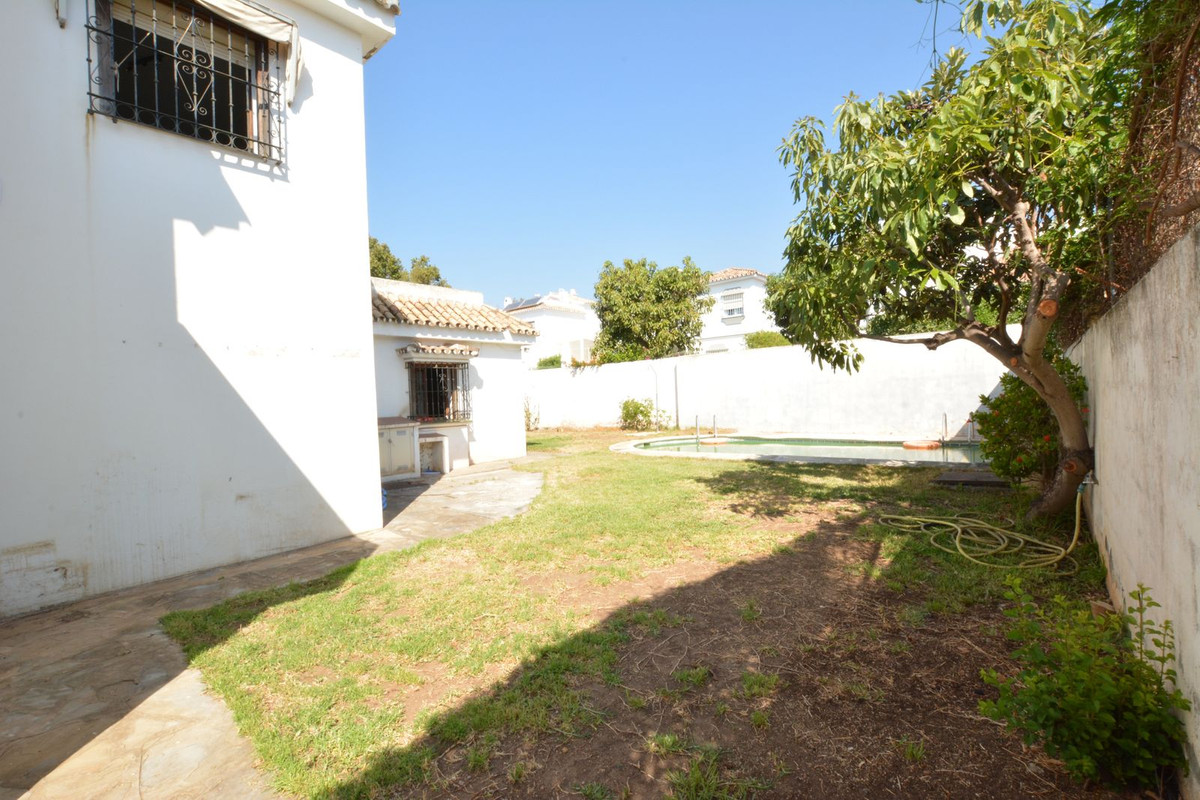 5 bedroom Villas for sale in Marbella – R5130559