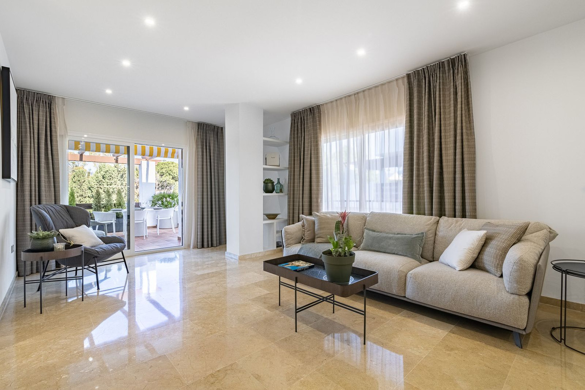 Apartamentos de 3 dormitorios en venta en Milla de Oro – R4188568