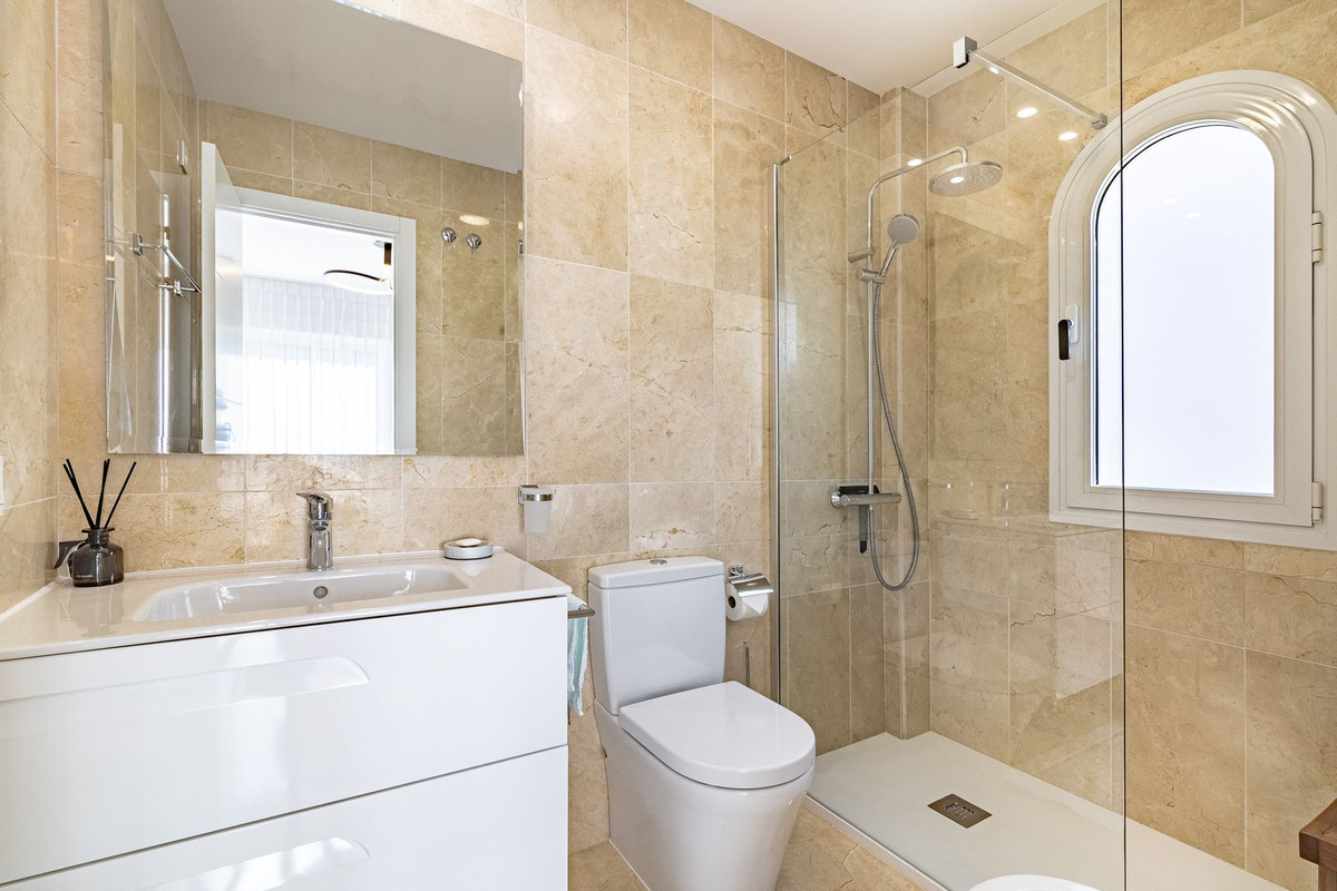 Apartamentos de 3 dormitorios en venta en Milla de Oro – R4188568