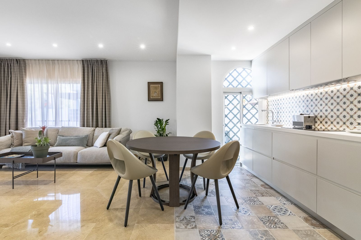 Apartamentos de 3 dormitorios en venta en Milla de Oro – R4188568