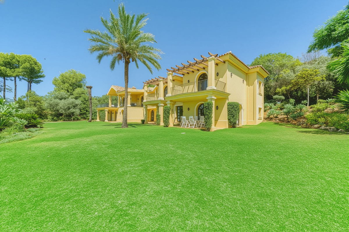 Villas de 6 dormitorios en venta en La Zagaleta – R5126929