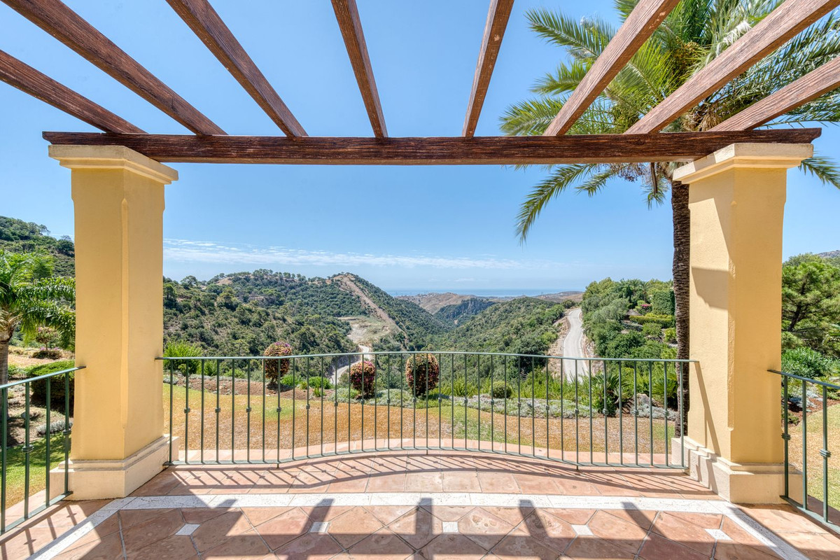 Villas de 6 dormitorios en venta en La Zagaleta – R5126929