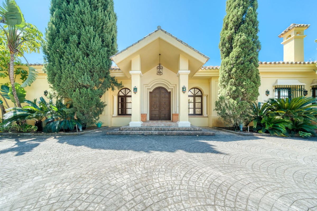 Villas de 6 dormitorios en venta en La Zagaleta – R5126929