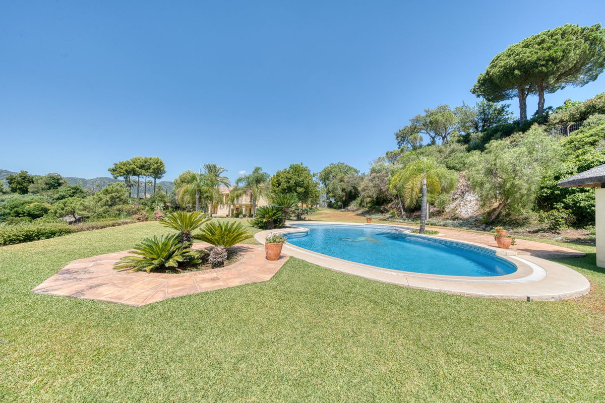 Villas de 6 dormitorios en venta en La Zagaleta – R5126929