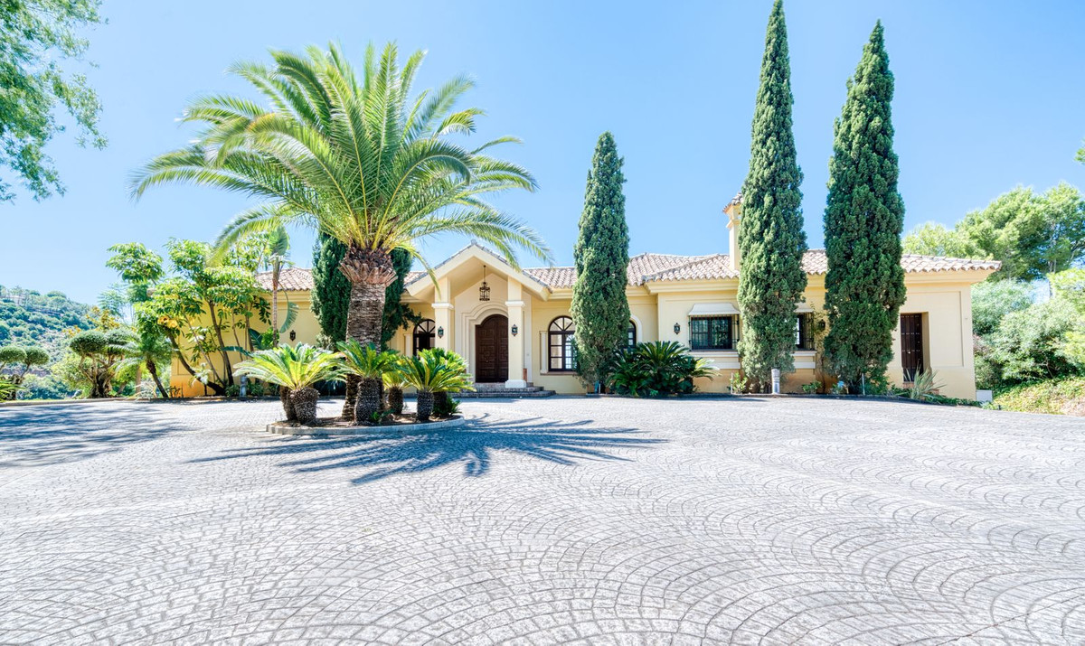 Villas de 6 dormitorios en venta en La Zagaleta – R5126929