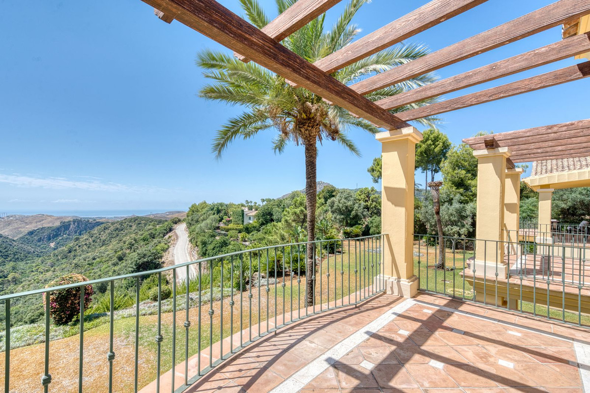 Villas de 6 dormitorios en venta en La Zagaleta – R5126929