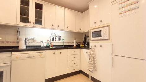 Apartamentos de 3 dormitorios en venta en Calahonda – R5125228