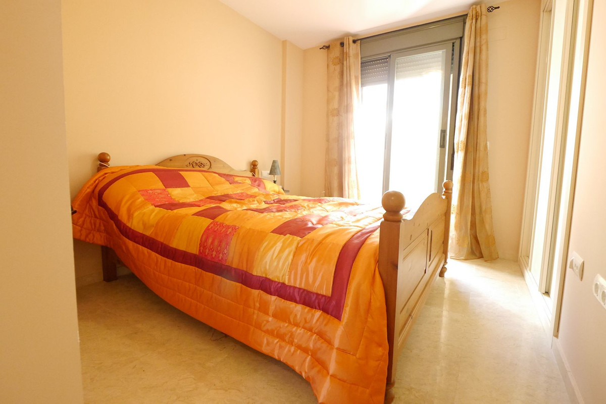 Apartamentos de 2 dormitorios en venta en Calahonda – R5136481