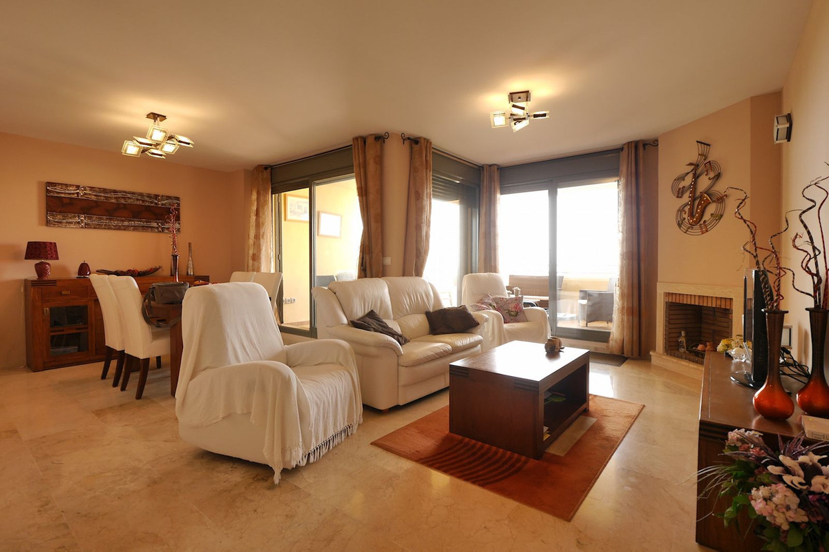 Apartamentos de 2 dormitorios en venta en Calahonda – R5136481