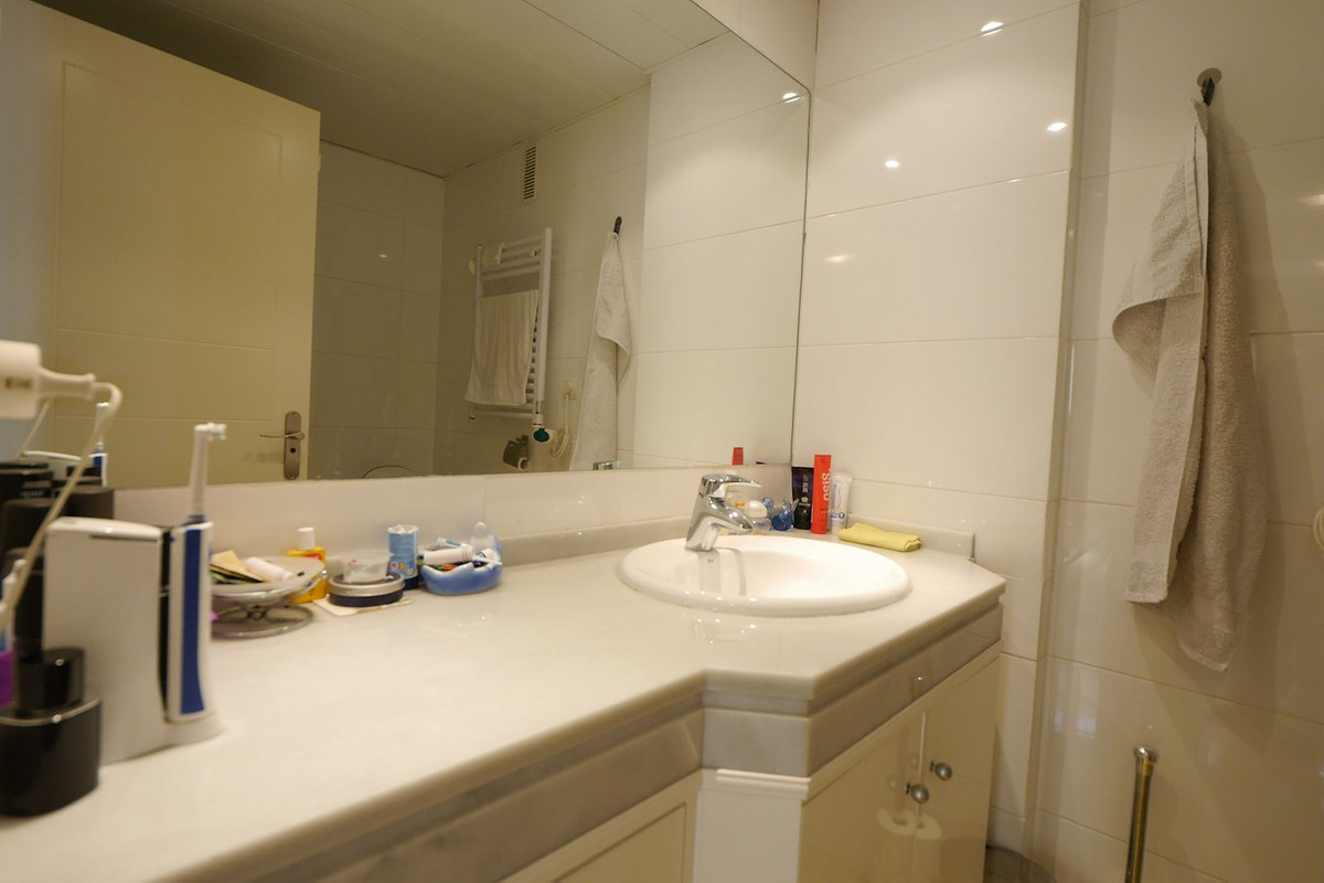 Apartamentos de 2 dormitorios en venta en Calahonda – R5136481