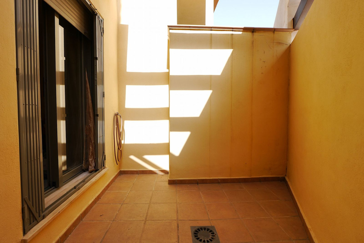 Apartamentos de 2 dormitorios en venta en Calahonda – R5136481