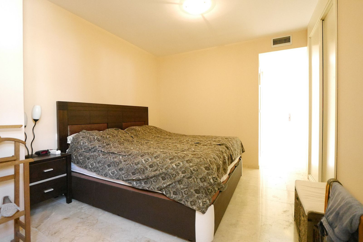 Apartamentos de 2 dormitorios en venta en Calahonda – R5136481