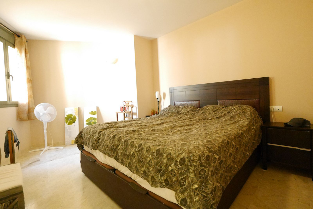 Apartamentos de 2 dormitorios en venta en Calahonda – R5136481