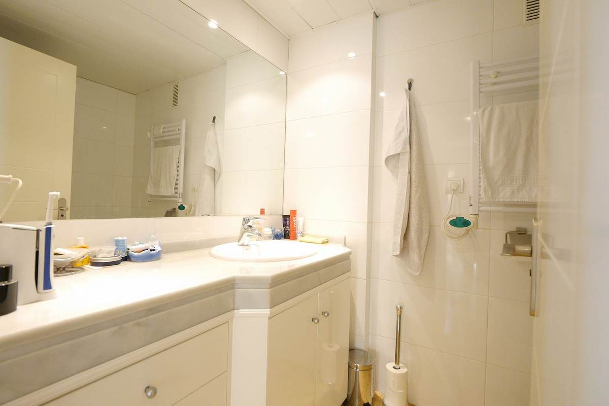 Apartamentos de 2 dormitorios en venta en Calahonda – R5136481