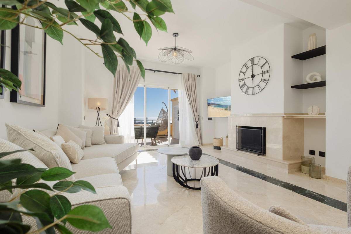 3 bedroom Apartments for sale in Elviria Hills – R5019652