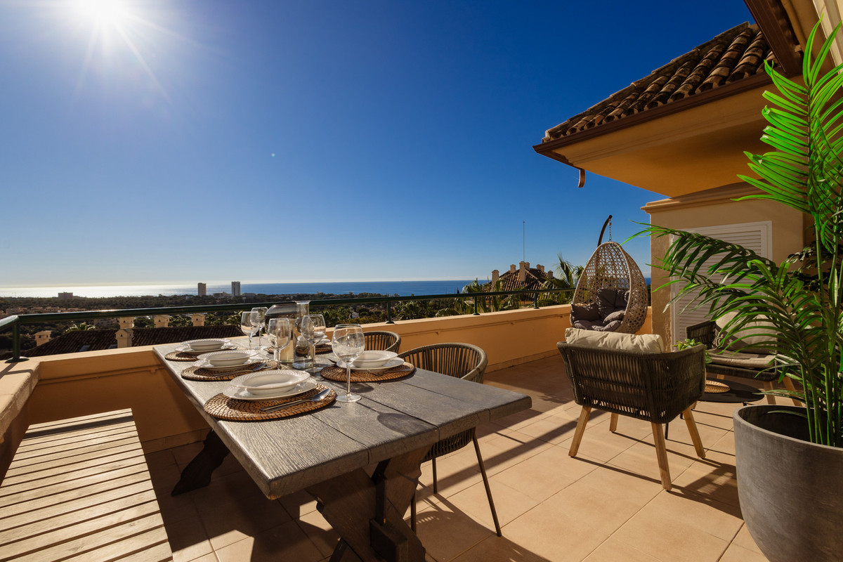 3 bedroom Apartments for sale in Elviria Hills – R5019652