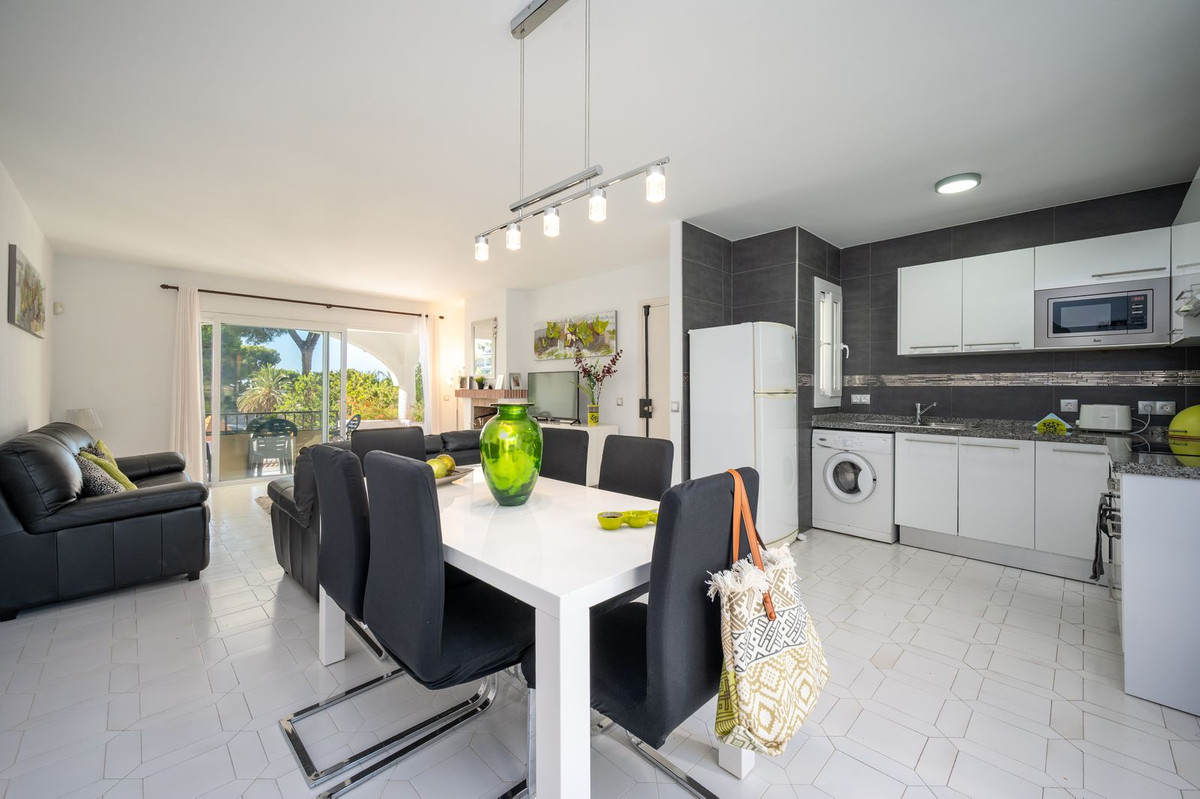 2 bedroom Apartments for sale in Miraflores – R5109358