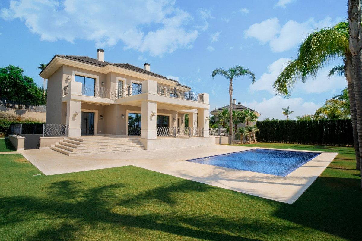 6 bedroom Villas for sale in Los Flamingos – R4956700