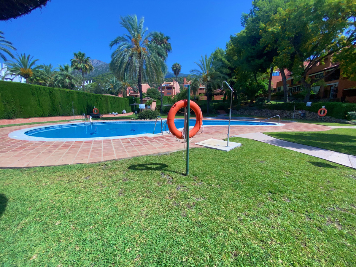 4 bedroom Apartments for sale in Marbella – R5139961