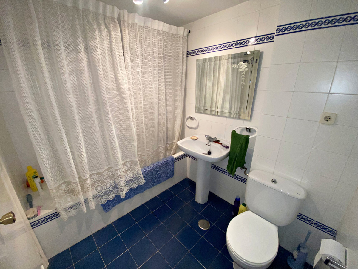 4 bedroom Apartments for sale in Marbella – R5139961