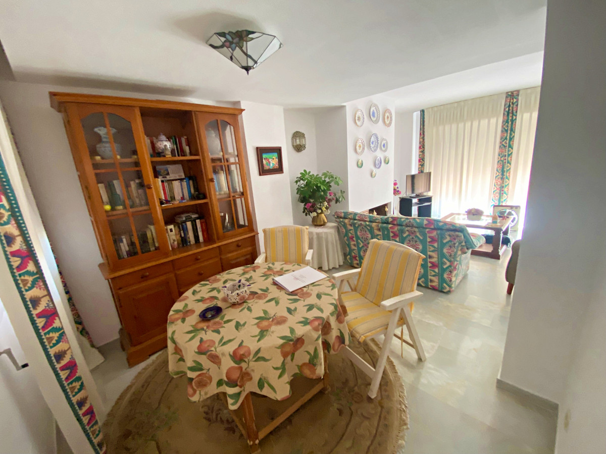 4 bedroom Apartments for sale in Marbella – R5139961