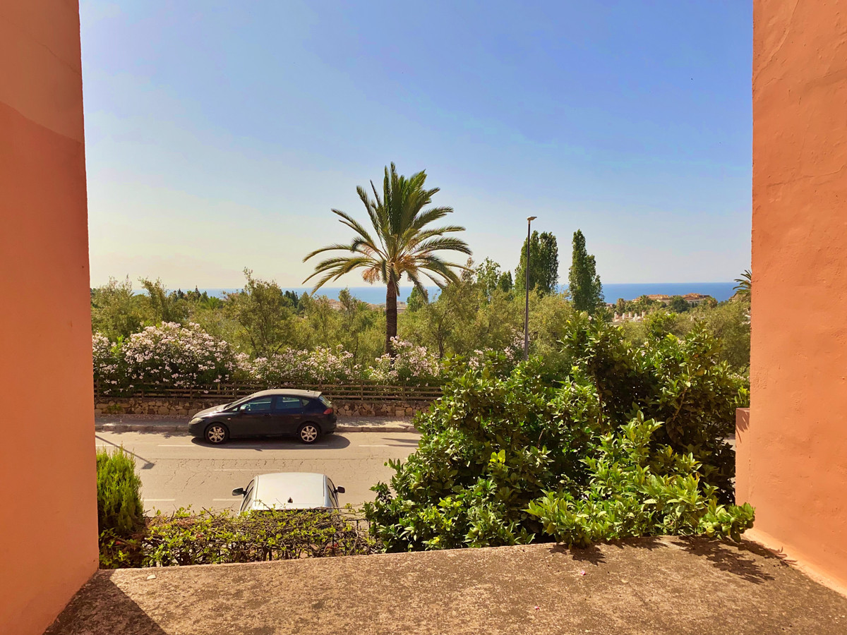 4 bedroom Apartments for sale in Marbella – R5139961