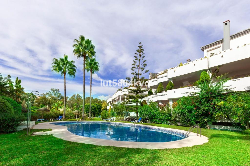 Apartamentos de 3 dormitorios en venta en Milla de Oro – R5126305