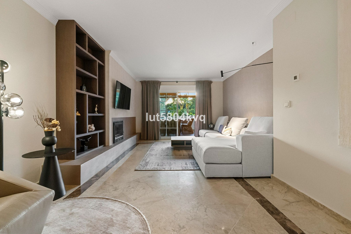 Apartamentos de 3 dormitorios en venta en Milla de Oro – R5126305