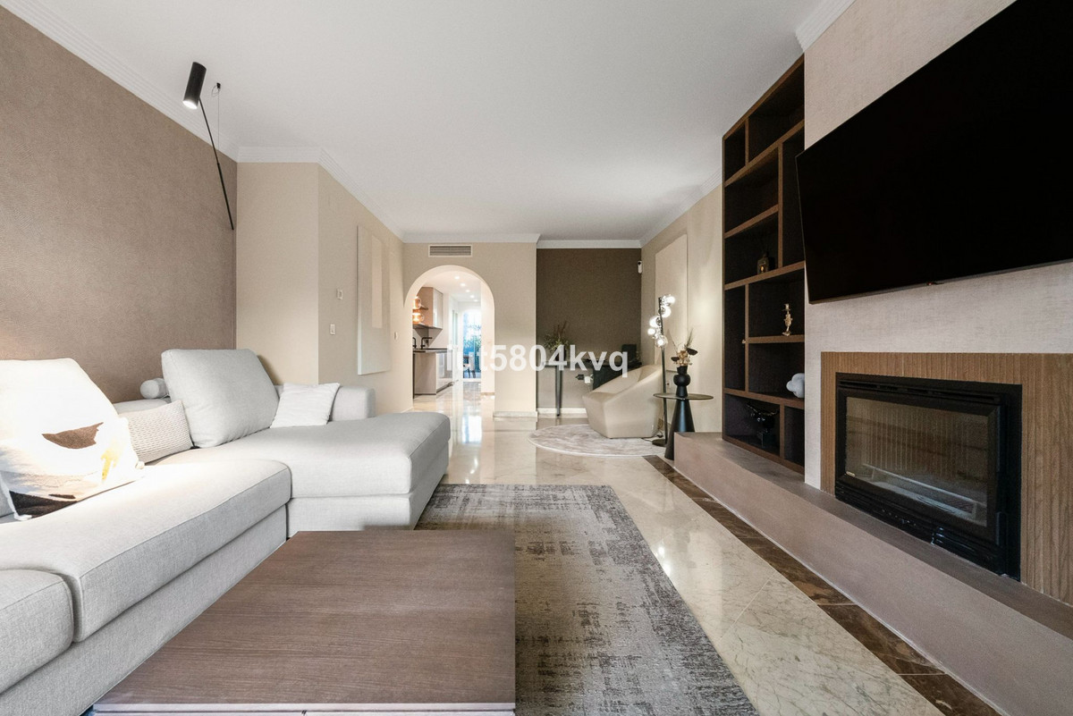 Apartamentos de 3 dormitorios en venta en Milla de Oro – R5126305