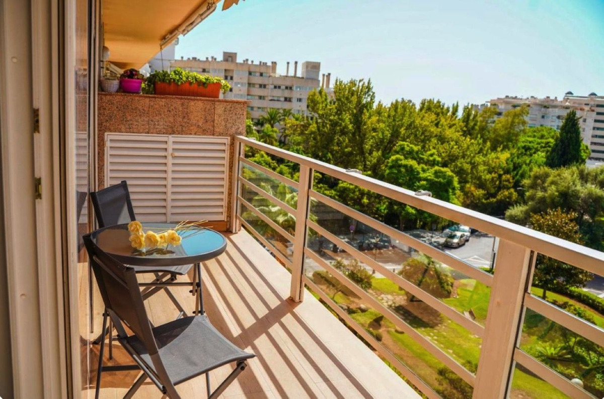 1 bedroom Apartments for sale in Marbella – R5142559