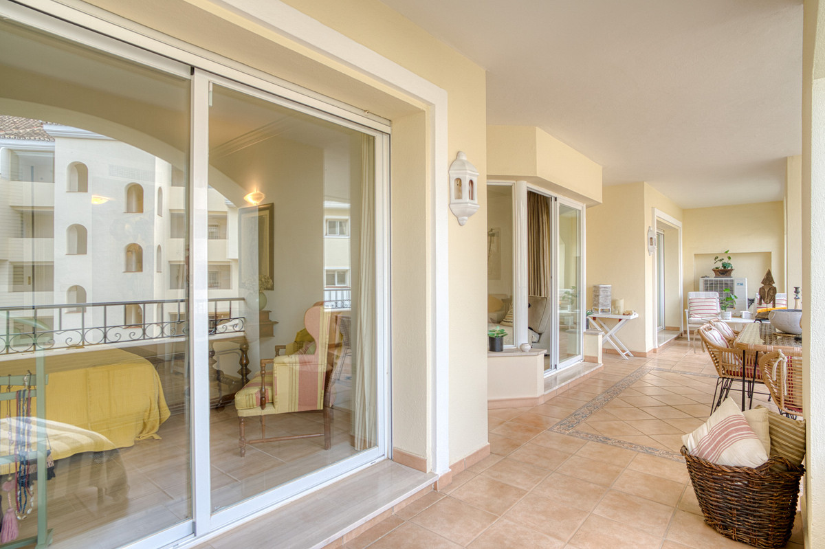 2 bedroom Apartments for sale in Elviria – R5132773
