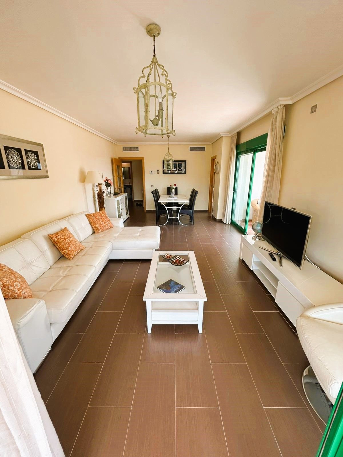 Apartamentos de 2 dormitorios en venta en Selwo – R5130625