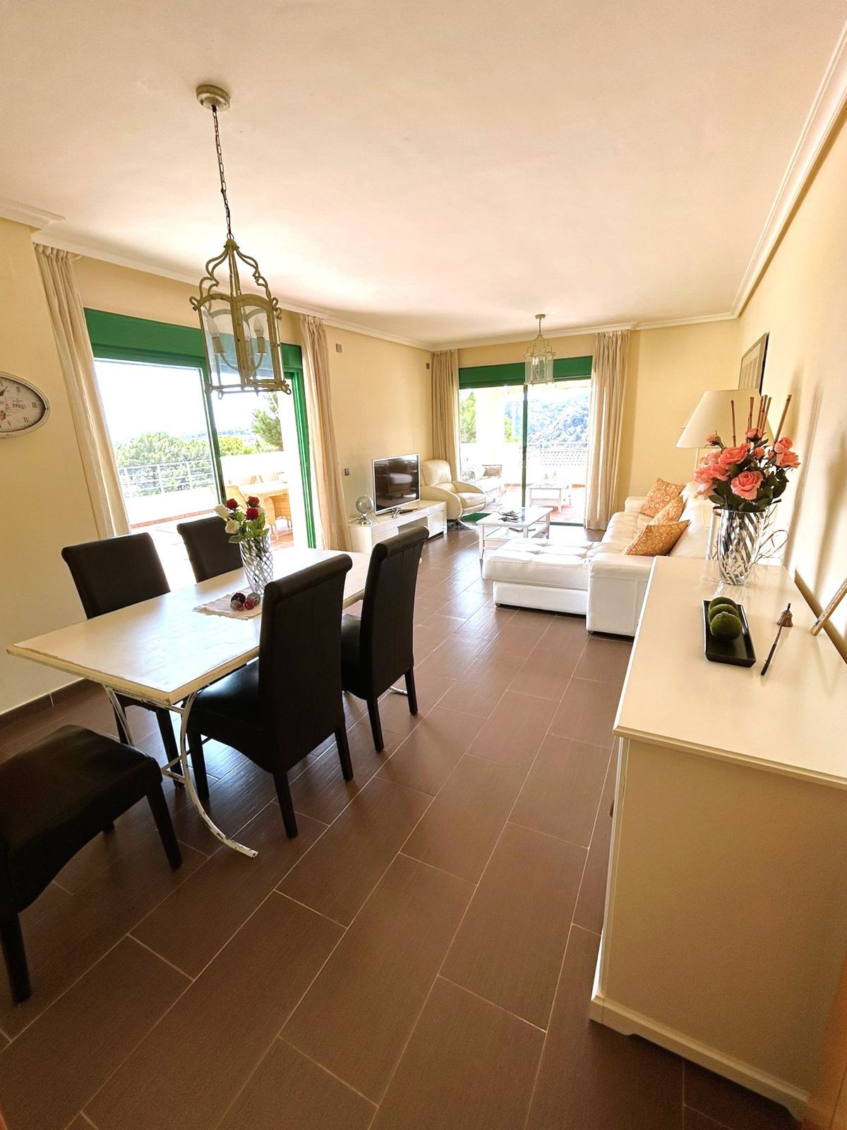 Apartamentos de 2 dormitorios en venta en Selwo – R5130625