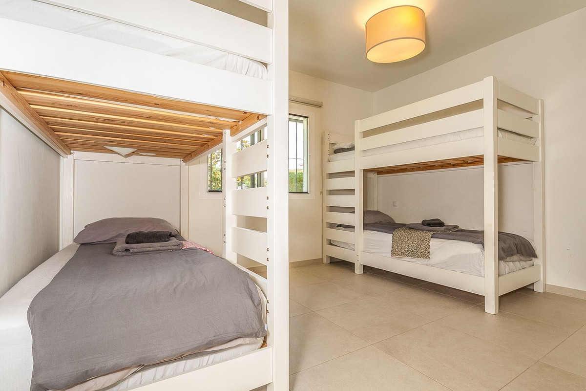 5 bedroom Villas for sale in Elviria – R5140984