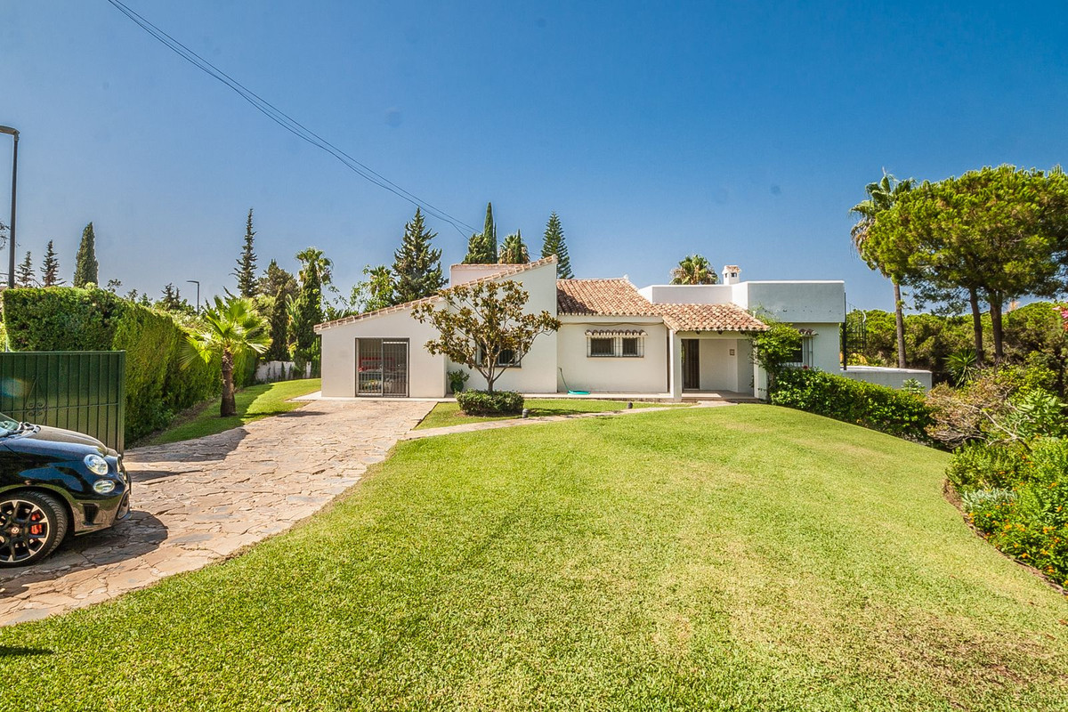 5 bedroom Villas for sale in Elviria – R5140984