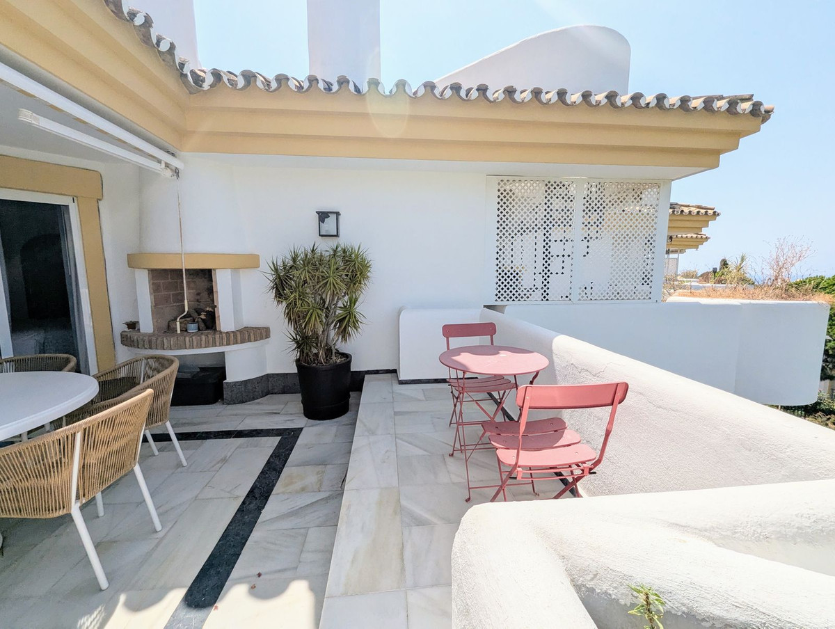 Aticos de 3 dormitorios en venta en Calahonda – R5132308