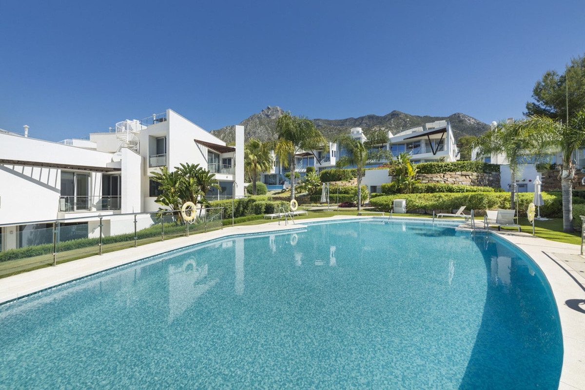 2 bedroom Townhouses for sale in Sierra Blanca – R5021437