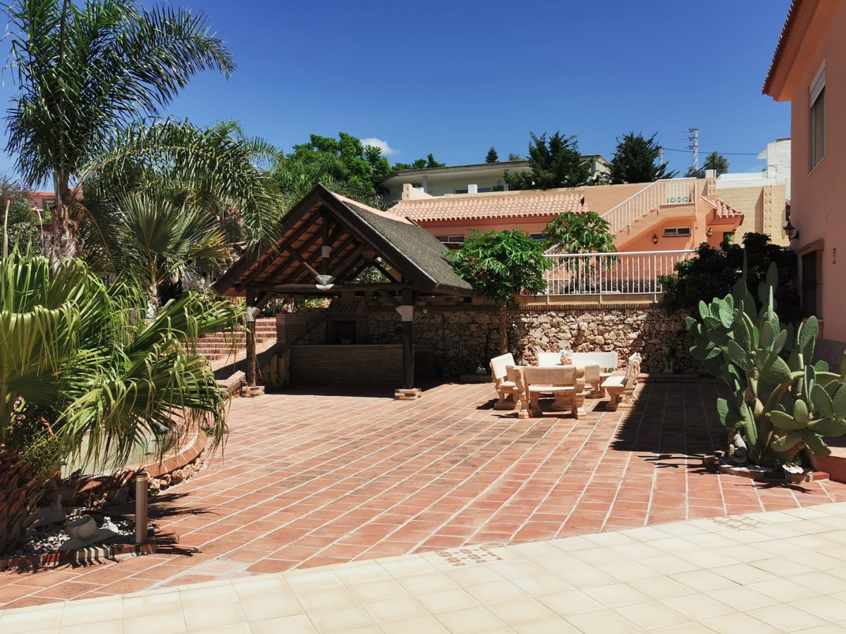 6 bedroom Villas for sale in La Cala de Mijas – R5128684
