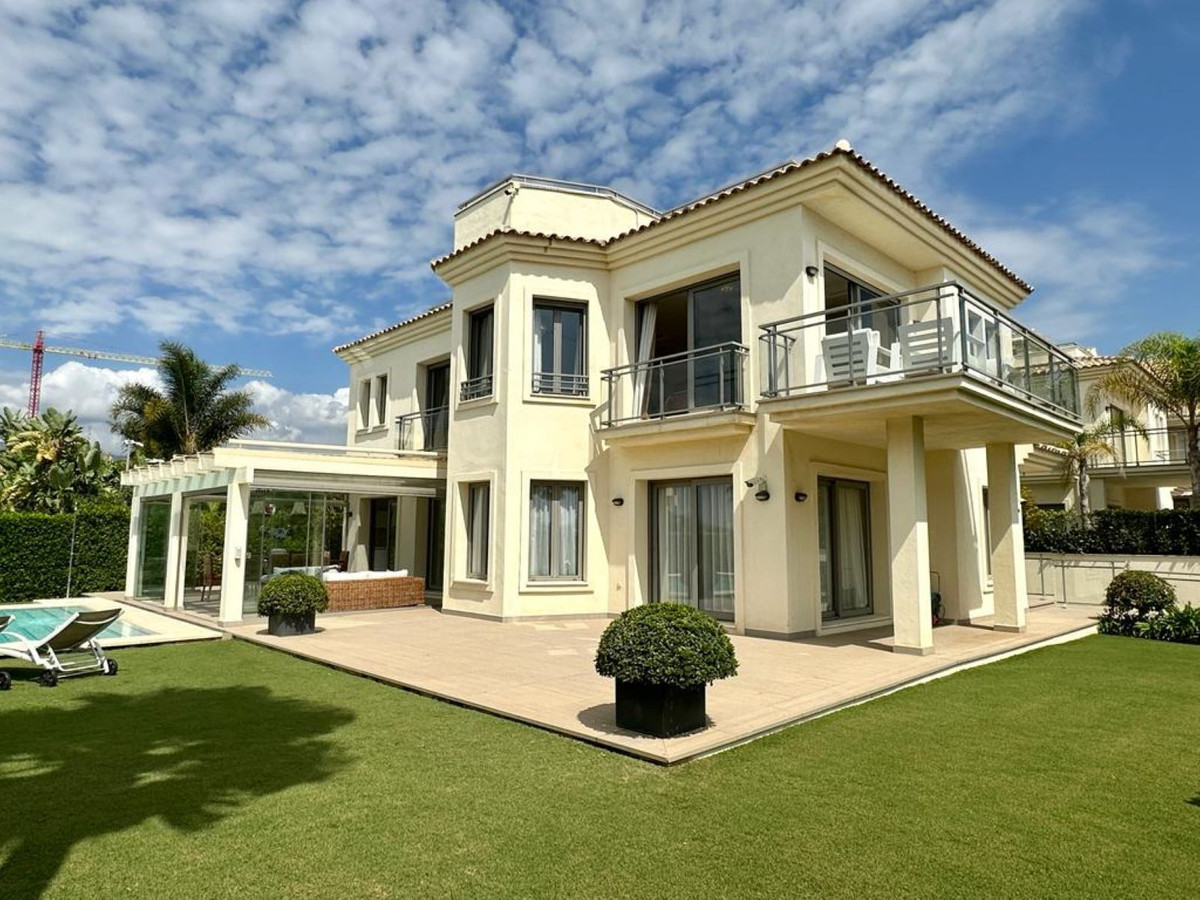 5 bedroom Villas for sale in Marbella – R5123887