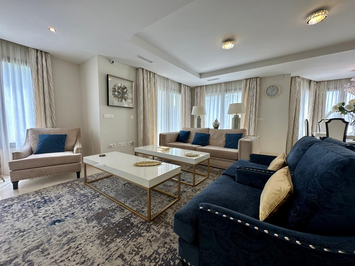 5 bedroom Villas for sale in Marbella – R5123887