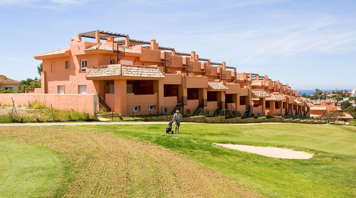 4 bedroom Townhouses for sale in Cabopino – R5131891