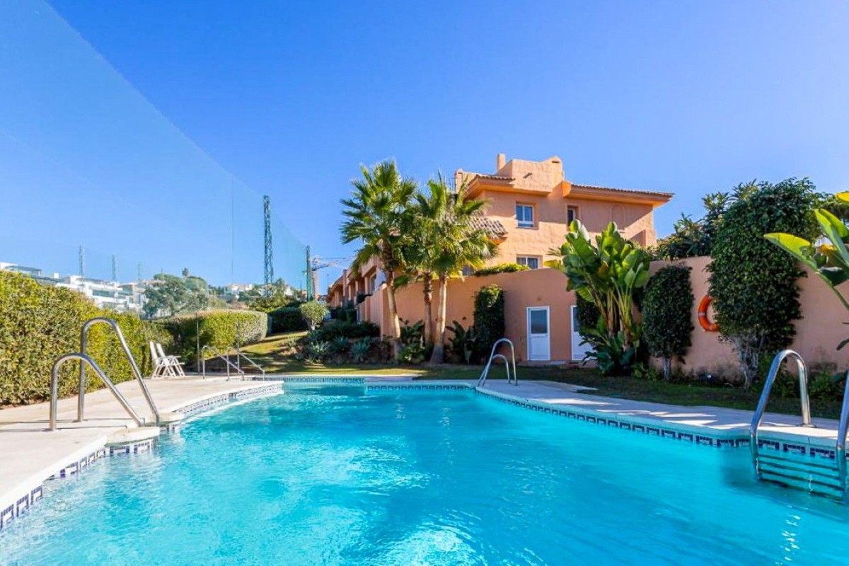 4 bedroom Townhouses for sale in Cabopino – R5131891