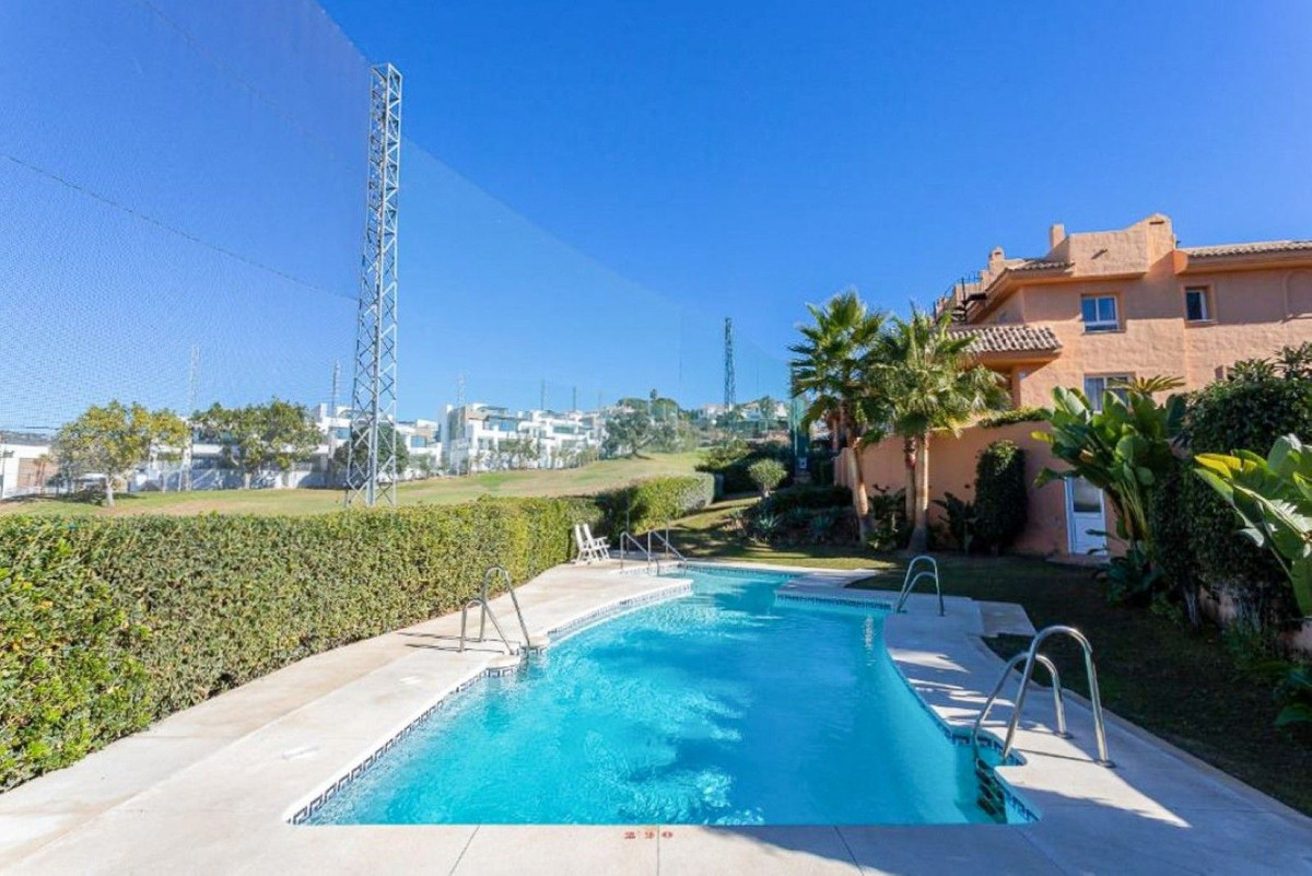 4 bedroom Townhouses for sale in Cabopino – R5131891
