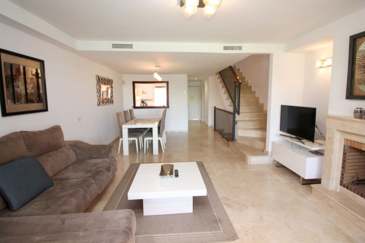 4 bedroom Townhouses for sale in Cabopino – R5131891